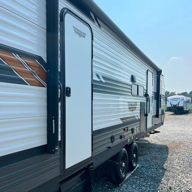 31 ft – 40 ft RV Detailing